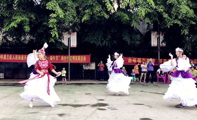 51131302d521716322b49a01dfbf3e36.jpg 吉尔吉斯斯坦舞蹈009.jpg